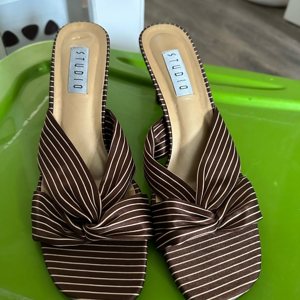 Studio kitten heels